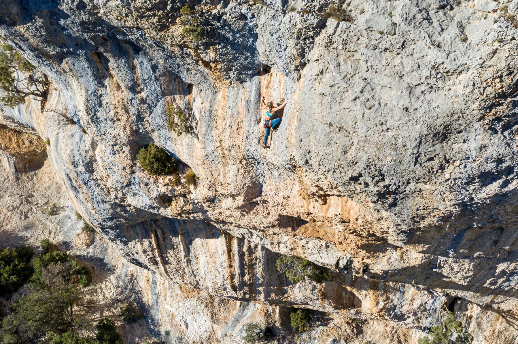 Julia Chanourdie es la tercera mujer en escalar el grado 9b