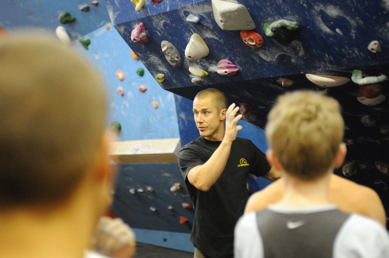 Neil Gresham donne quelques conseils sur comment s’approcher à l’entraînement de l’escalade.
